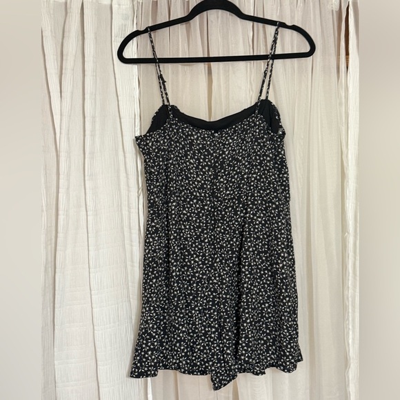 Trixxi Monochrome Floral JumpDress/Skort - Picture 3 of 9
